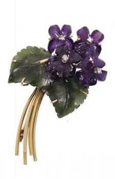 Zlatá brož s ametysty, nefrity a brilianty Zlatá brož s ametysty, nefrity a brilianty