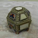 Mosazná orientální dózička / šperkovnice Mosazná orientální dózička / šperkovnice