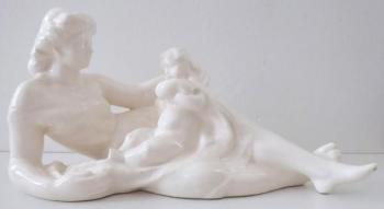 Ležící matka s dítětem Ležící matka s dítětem