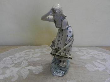 Soška ženy - A. Doebrich, Ernst Wahliss, Austria Soška ženy - A. Doebrich, Ernst Wahliss, Austria