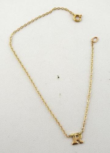 Krátký řetízkový náramek s písmenem R Krátký řetízkový náramek s písmenem R