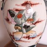 Japonská váza s uchy. Signovaná 