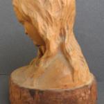 Dívka  (dřevořezba)