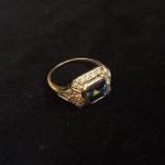 Prsten s modrým safírem