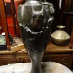 Bronzová váza 