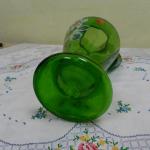 Zelený džbán s motimem jahod