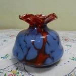 Èerveno modrá sklenìná váza