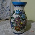 Váza malovaná kvìtinovými motivy