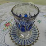 Modrá secesní sklenice s talíøkem