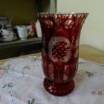 Váza broušená s rubínovou lazurou