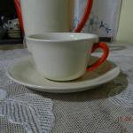 Keramická konvièka na kávu a šálek s podšálkem