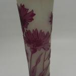 Secesní fialová autorská váza s motivem květin