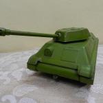 Větší ruský plechový tank, barva zelená