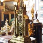 Stolní hodiny ve tvaru katedrály, zlacený bronz