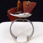 Støíbrný prsten s tøemi pøírodními jantary
