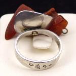 Støíbrný prsten s tøemi pøírodními jantary