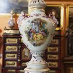 Zámecká porcelánová váza, Dresden 1900