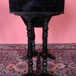 Starožitný intarzovaný šicí stolek