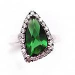 Luxusní stříbrný prsten se zeleným kamenem