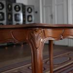 Starožitný dubový stolek s laními nohami
