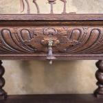Starožitný dubový stolek se šuplíkem