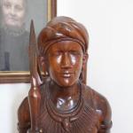 Døevìná socha indiána v životní velikosti
