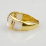 Zlatý prsten s perletí a diamanty