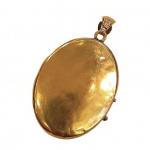 Zlatý medailon s diamantovou routou