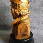 Dřevořezba - busta zámožného muže