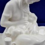 Žena s děťátkem - Moravské keramické závody