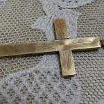 Gravírovaný větší zlatý kříž - Biedermeier