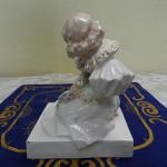 Ručně malovaná keramická soška dívky - Bechyně
