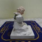 Ručně malovaná keramická soška dívky - Bechyně