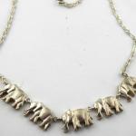 Stříbrný náhrdelník se slony