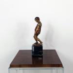 Bronzov figurka chlapce