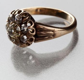 Zlatý dámský prsten s brilianty