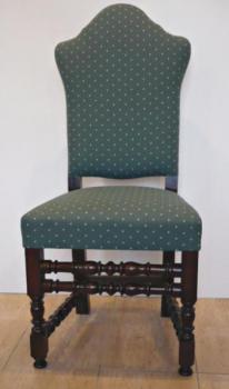 Židle v ranì barokním stylu