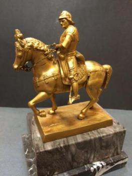 Bronzová socha, jezdec na koni