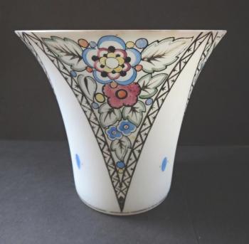 Váza s mléèného skla art-deková