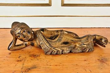 Barmský Buddha z 19. století. Plátkové zlato