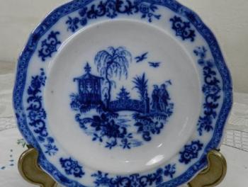 Dekorační kobaltový talíř s čínským motivem