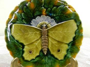 Malovaný talíř s motýlem