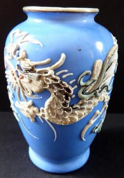 Malá modrá vázièka - šedivý èínský drak