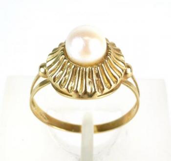 Zlatý prsten s perlou - prodáno