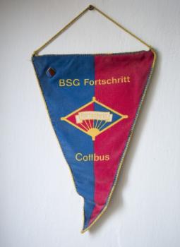 Vlajeèka BSG Fortschritt Cottbus s odznáèkem