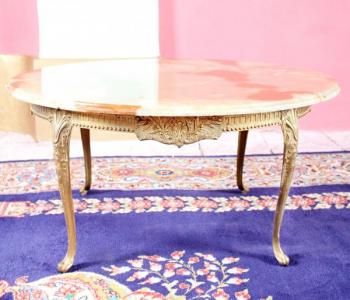 Konferenční stolek s onyxovou deskou