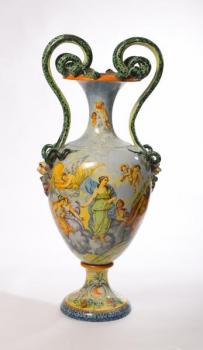 Fajánsová váza s uchy malovaná římskými bohy 