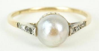 Zlatý prsten s perlou - prodáno