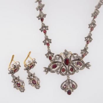 Souprava šperků - náušnice a náhrdelník