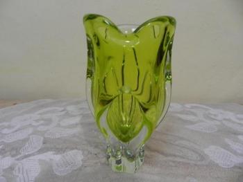 Autorská žlutá váza z hutního skla, Chřibská